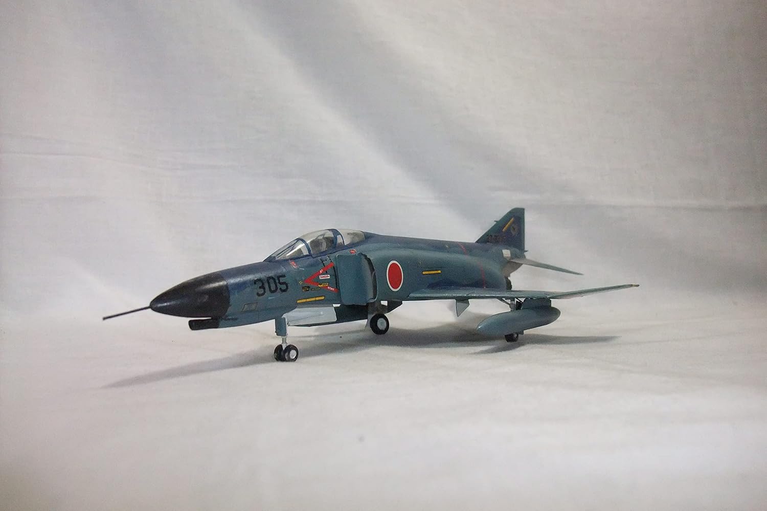 完成品 航空自衛隊F4EJ改ファントム戦闘機【洋上迷彩塗装】72分の1